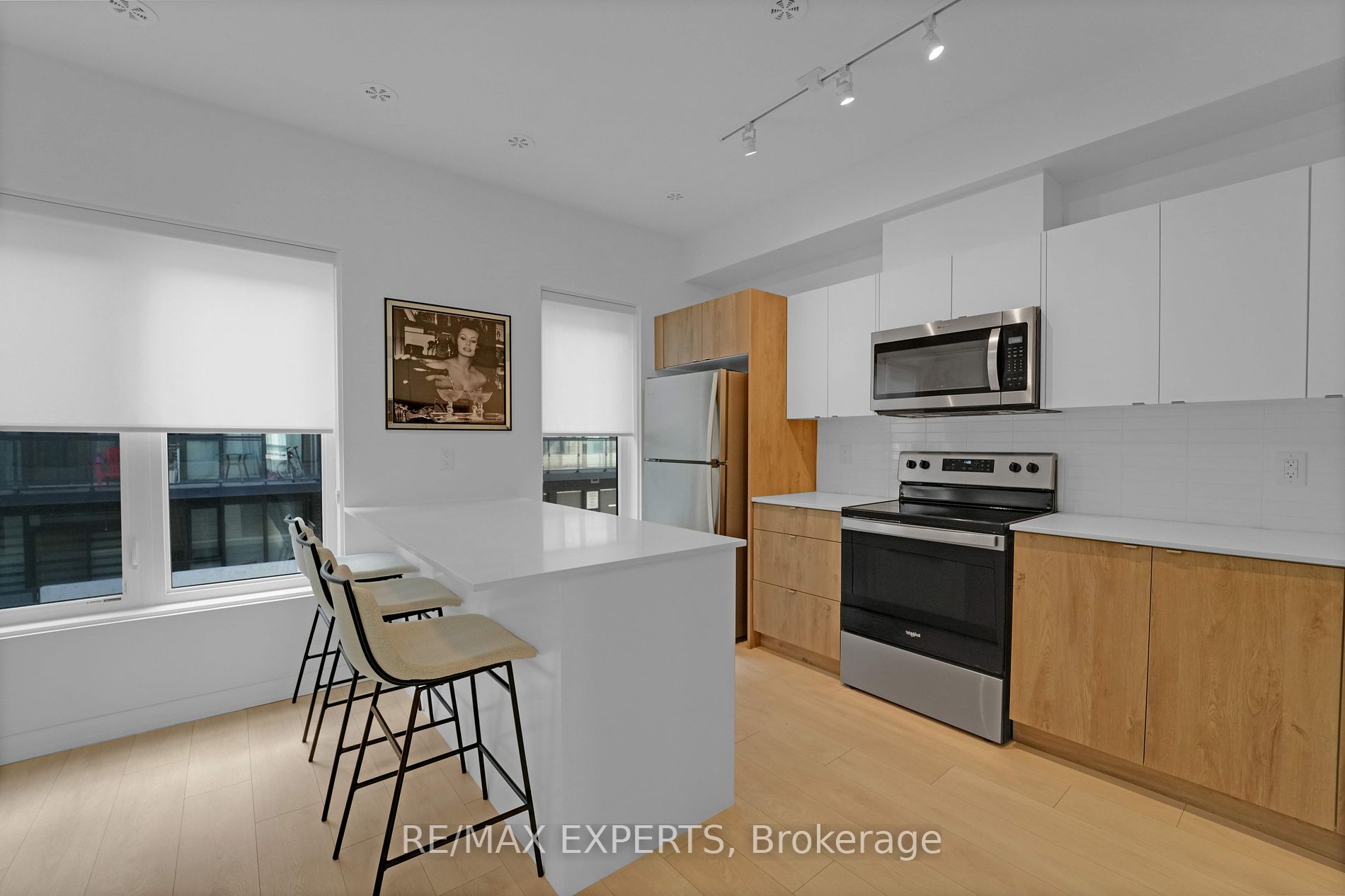 1095 Cooke Blvd 37