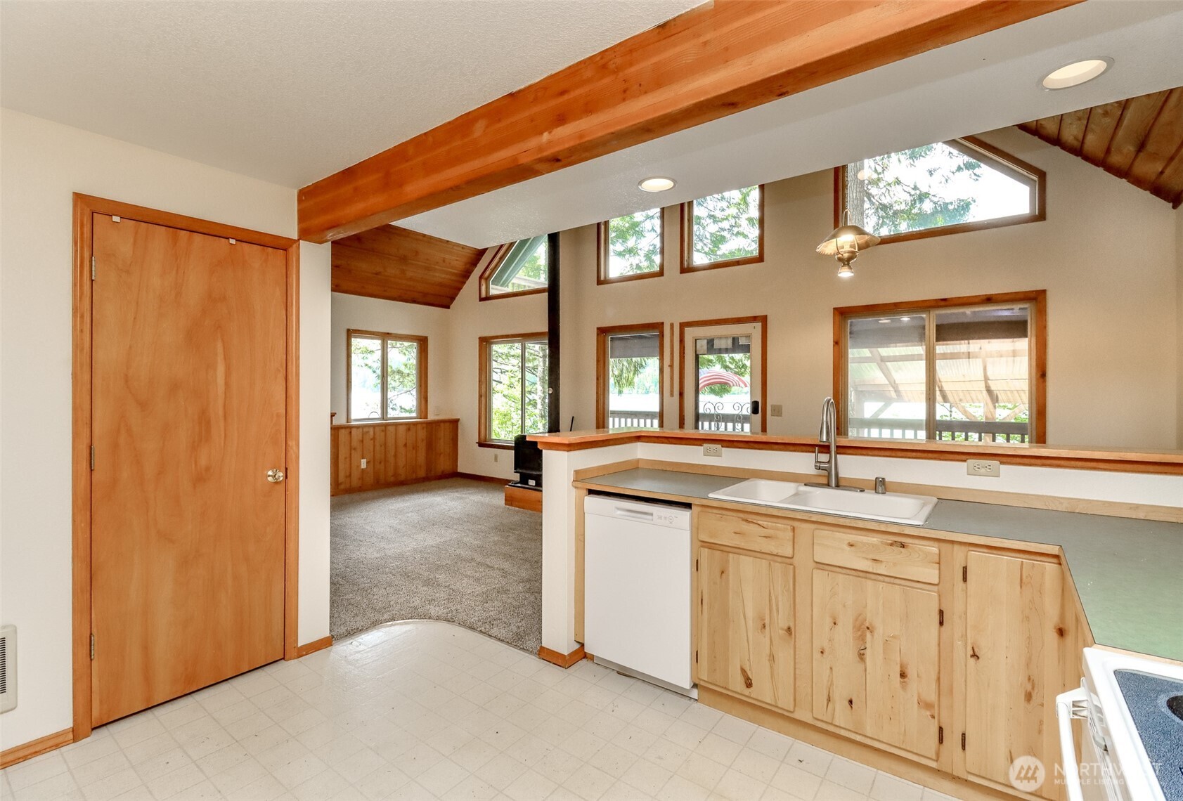 40 N Lakefront Loop