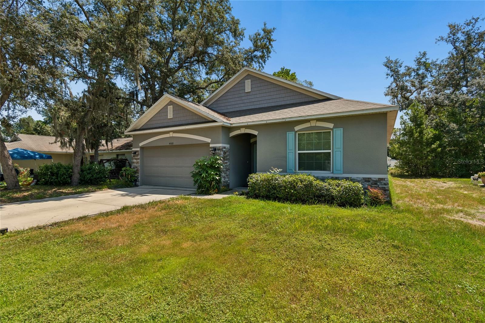 NO HOA! This 3 Bedroom, 2 Bathroom, 2 Car Garage home is ready for its new family. When you walk in the front door the 2nd & 3rd Bedrooms, secondary Bathroom and Garage access are immediately off to the left and right respectively.. The back of the home features a spacious Kitchen with large eat at island, and a breakfast nook area that overlooks the backyard, as well as the Family Room. The Owners Suite feature large walk in closet.