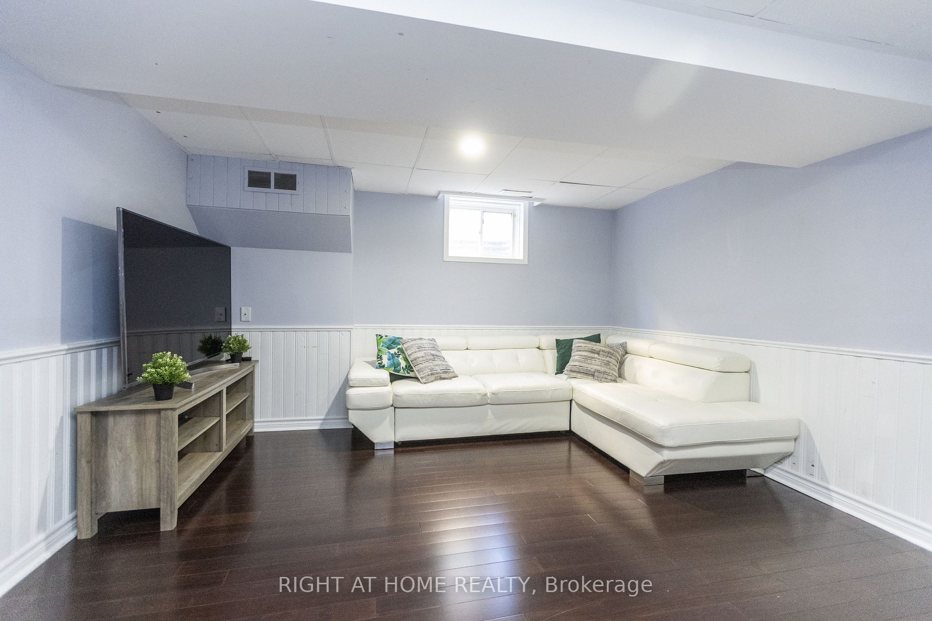 142 Maberley Cres