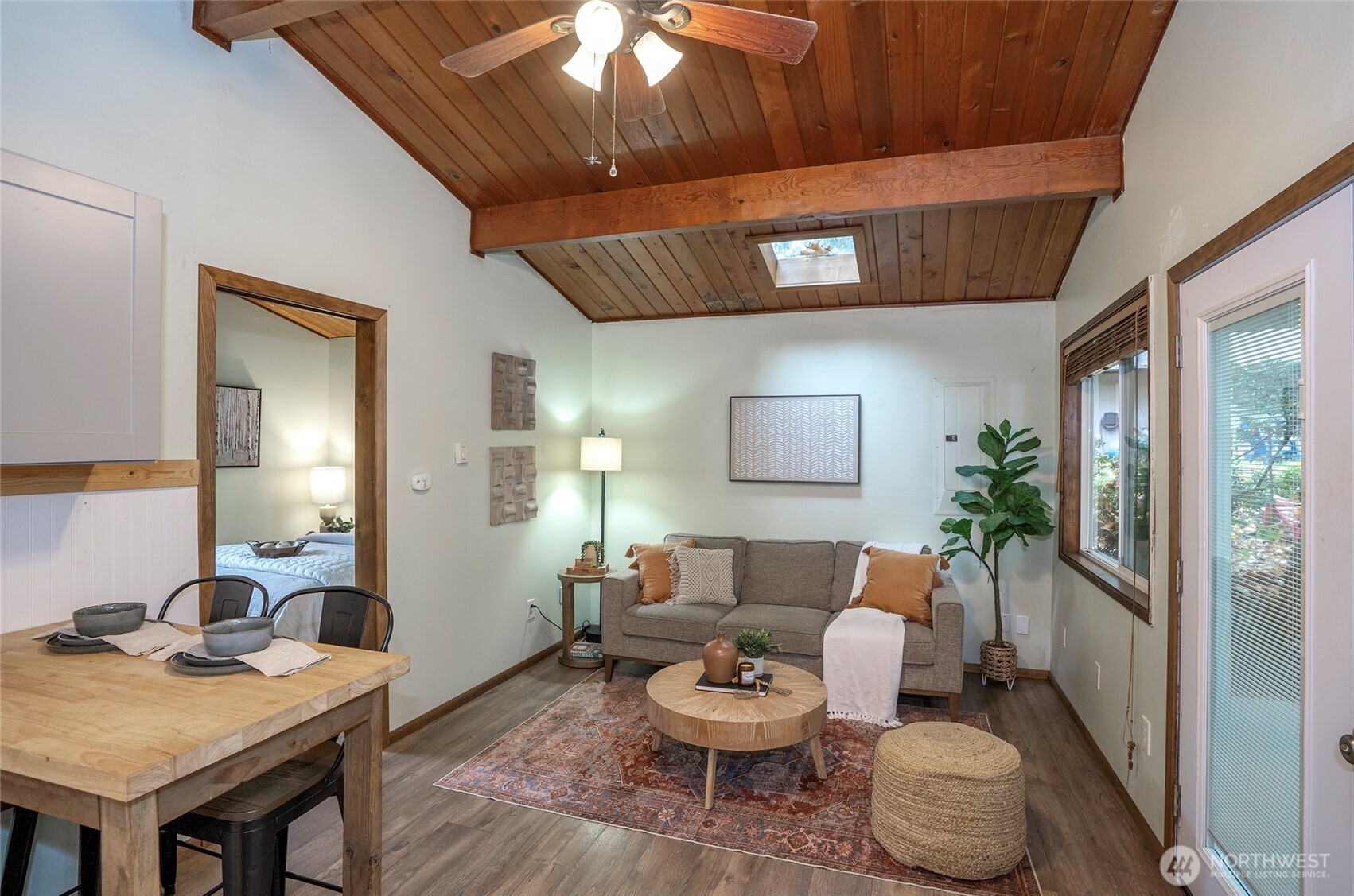 70 E Larchmont Place