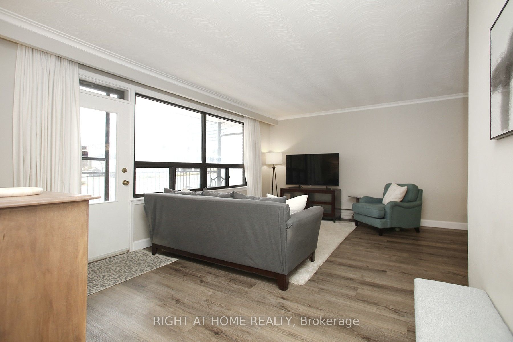 339 E Sheppard Ave 2