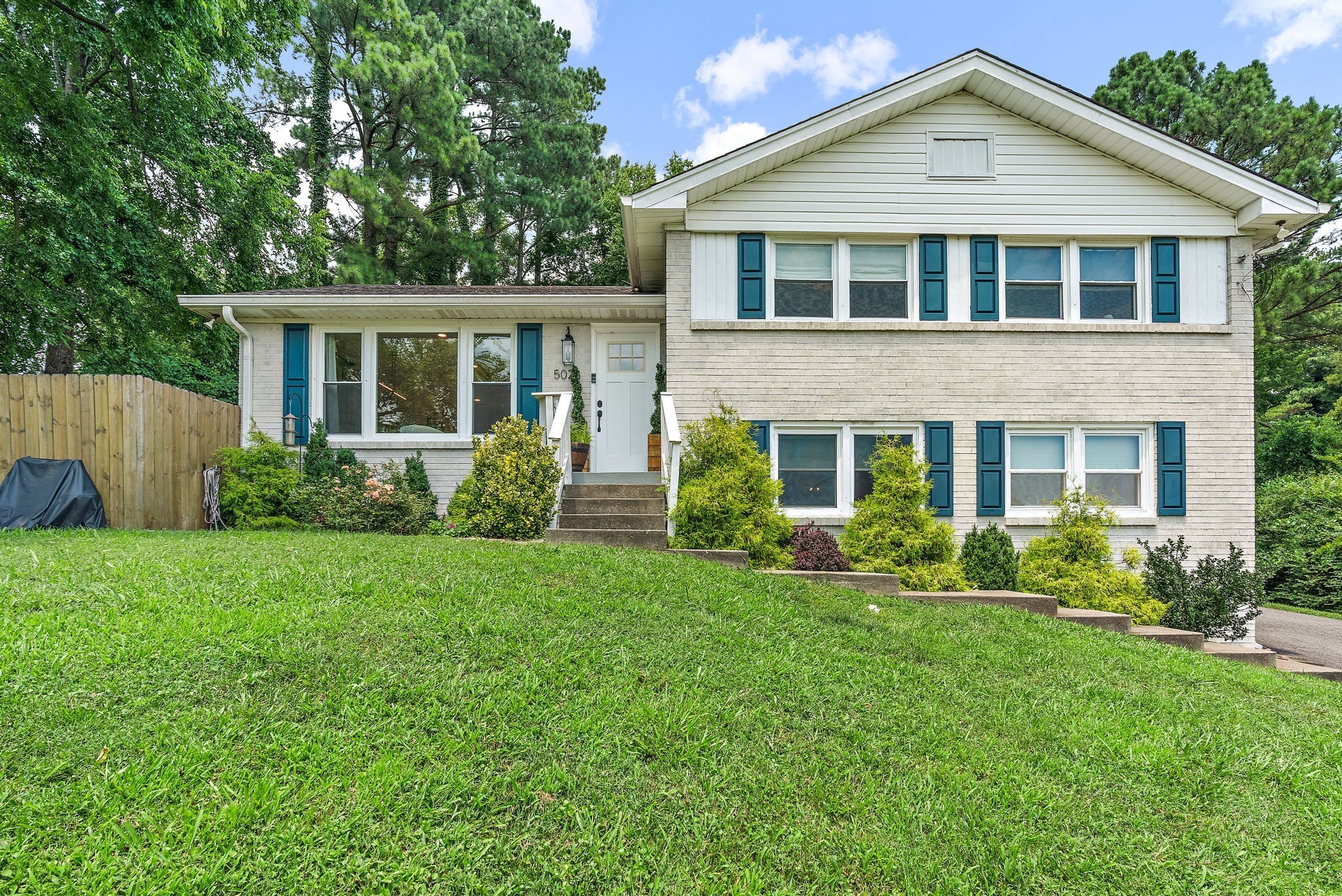 5028 Briarwood Dr