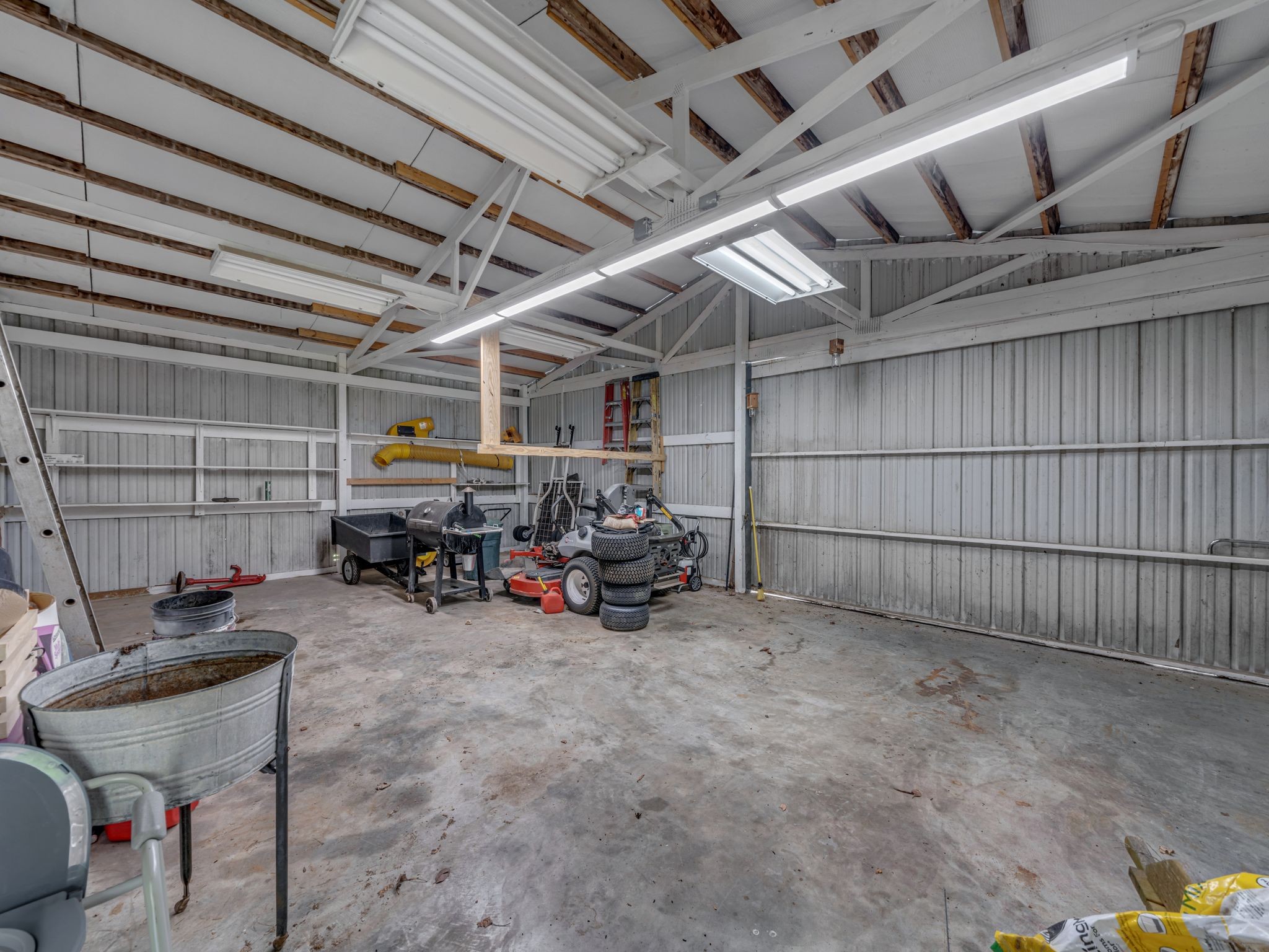 609 W Main St