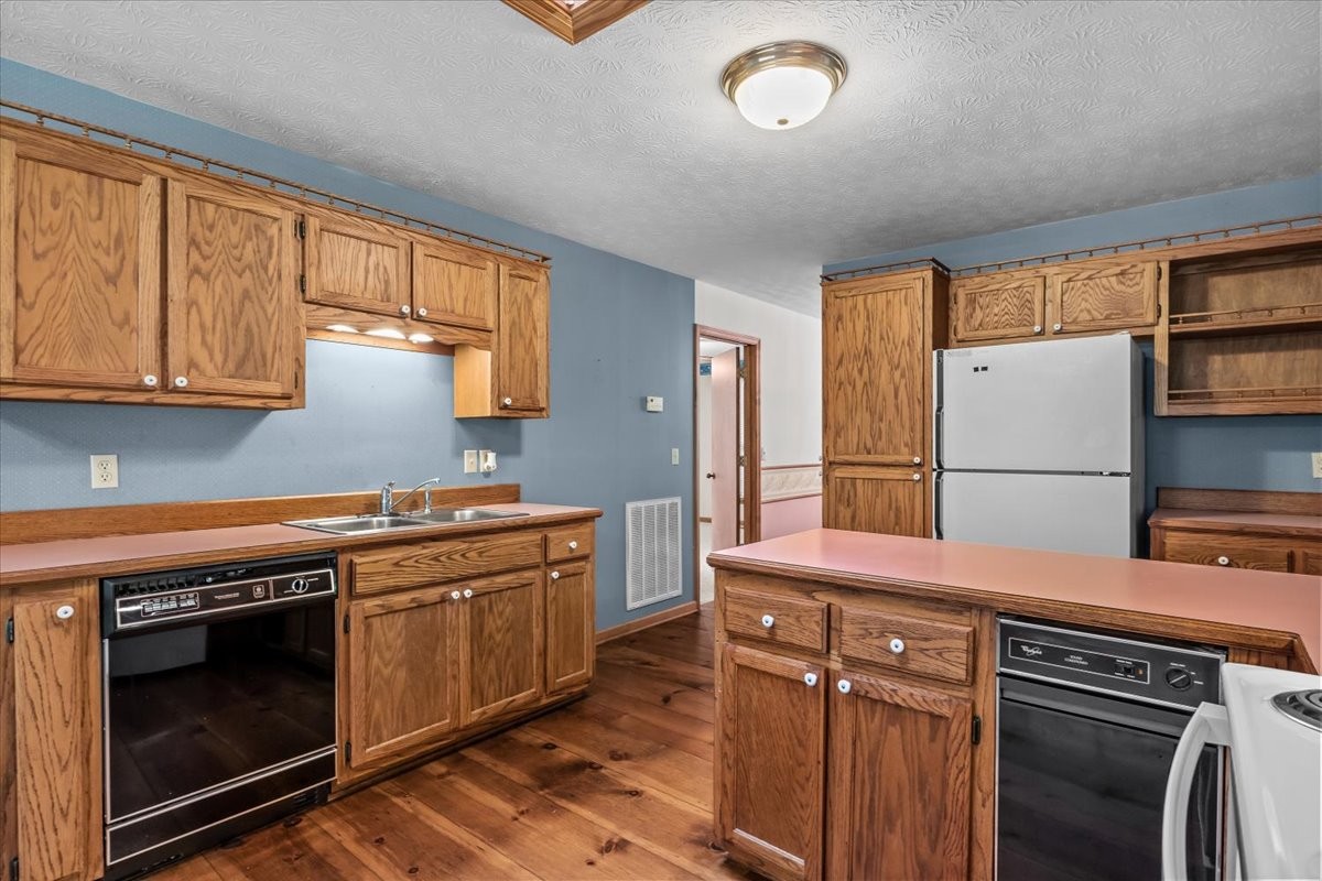 414 Valleywood Dr