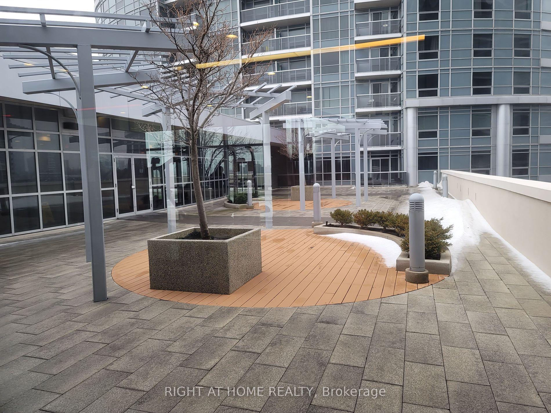 125 Village Green Sq 2001