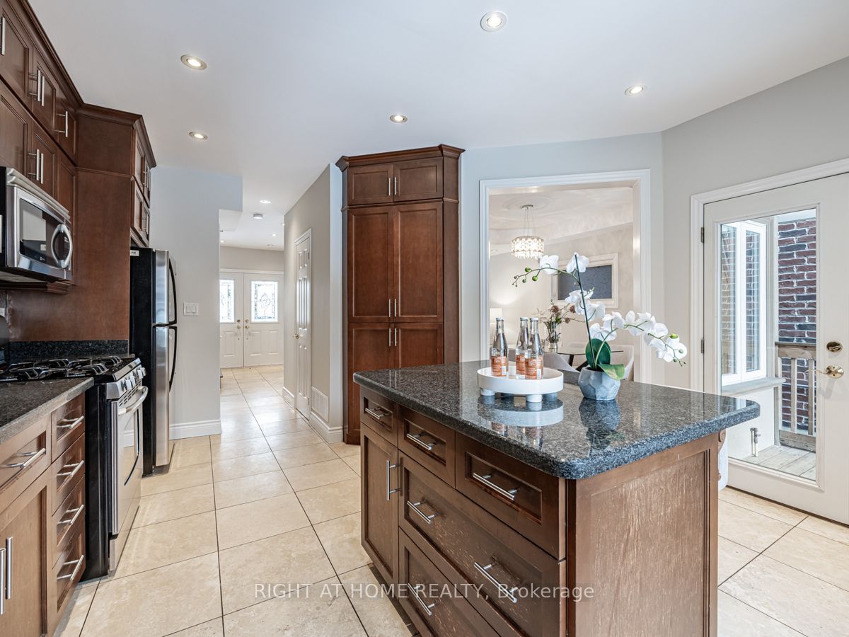 69 Mcintosh St