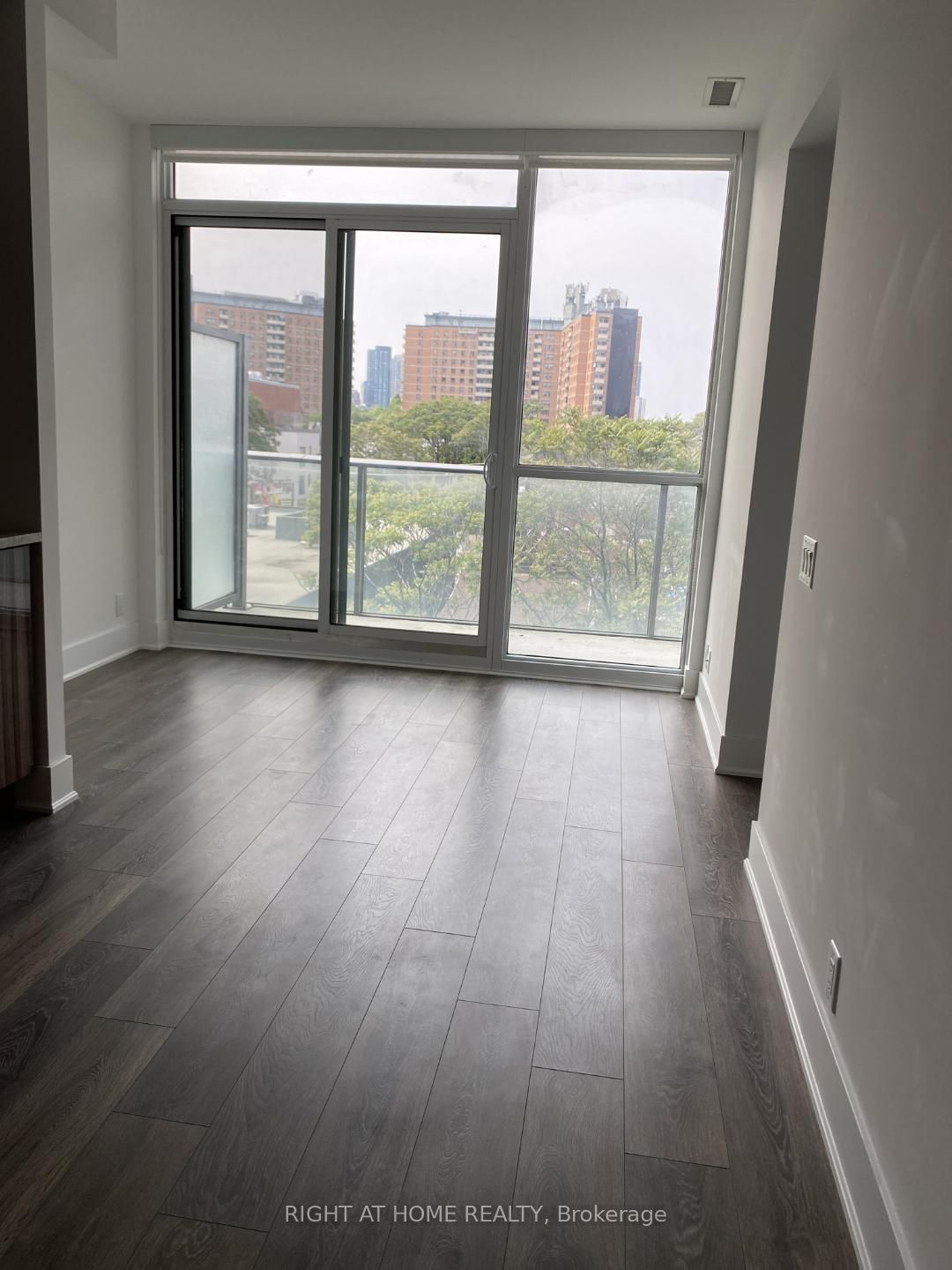 120 Parliament St 504