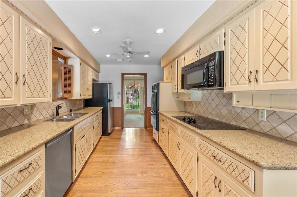 1101 Greenbriar Lane