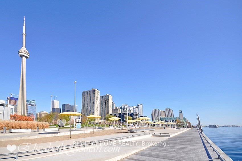 15 E Queens Quay 704