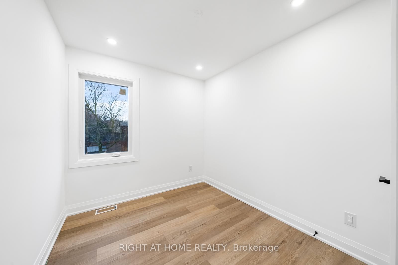 147 Forman Ave
