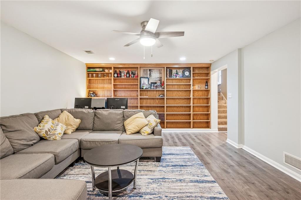 1507 Amesbury Avenue