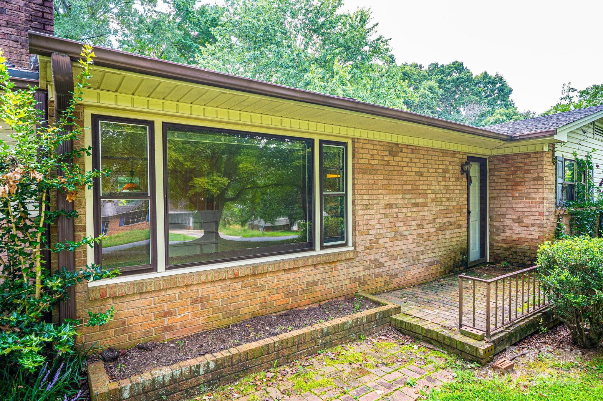 1460 23rd Avenue Place NE