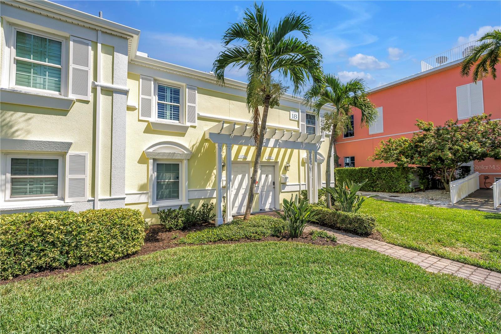 4982 Coquina Key Drive SE