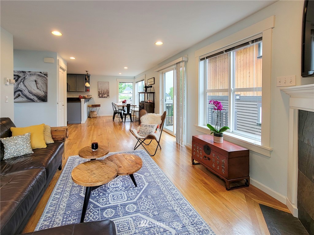 1209 Aurora Avenue N