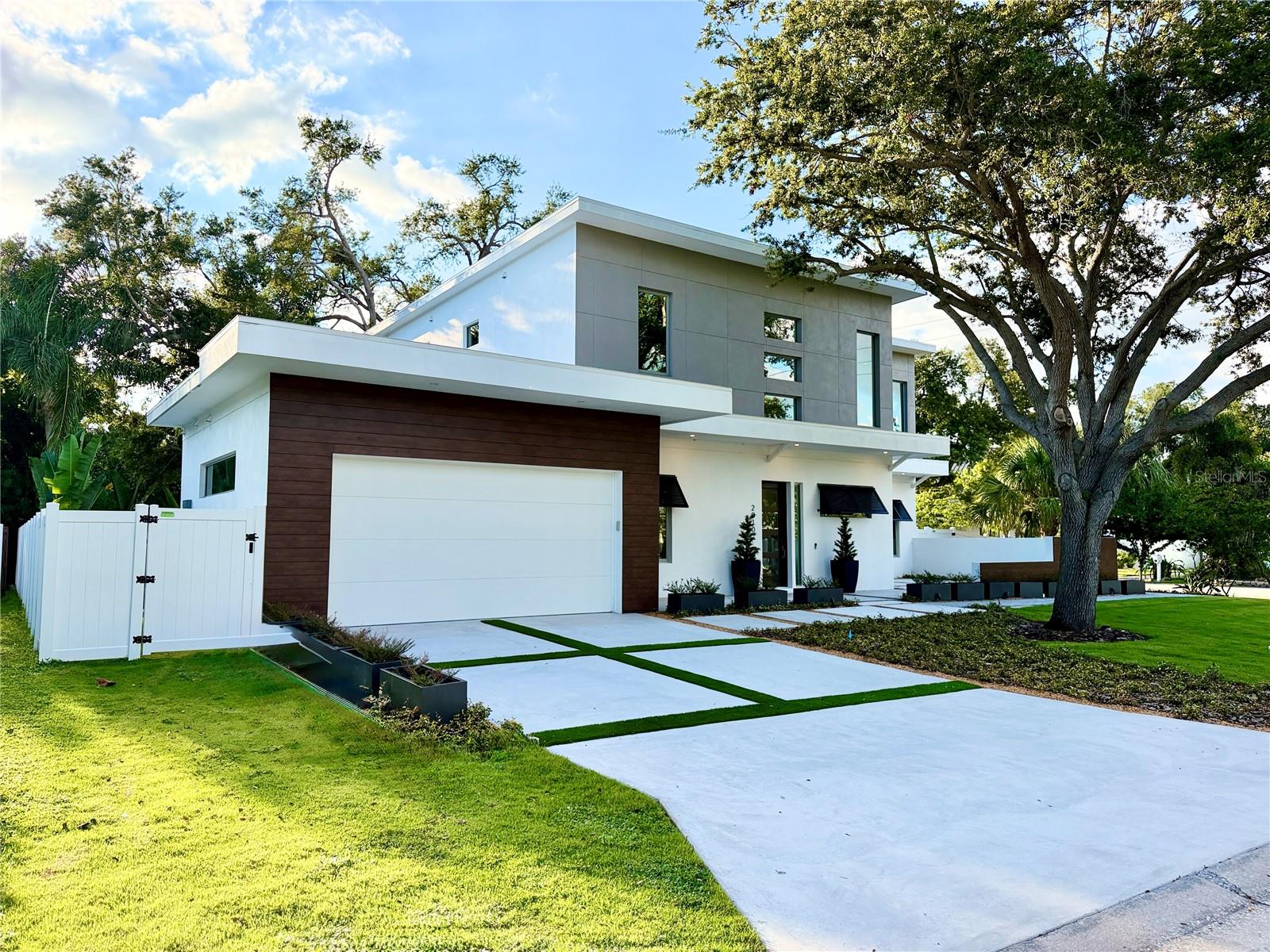 2010 Hyde Park Circle, Sarasota, FL