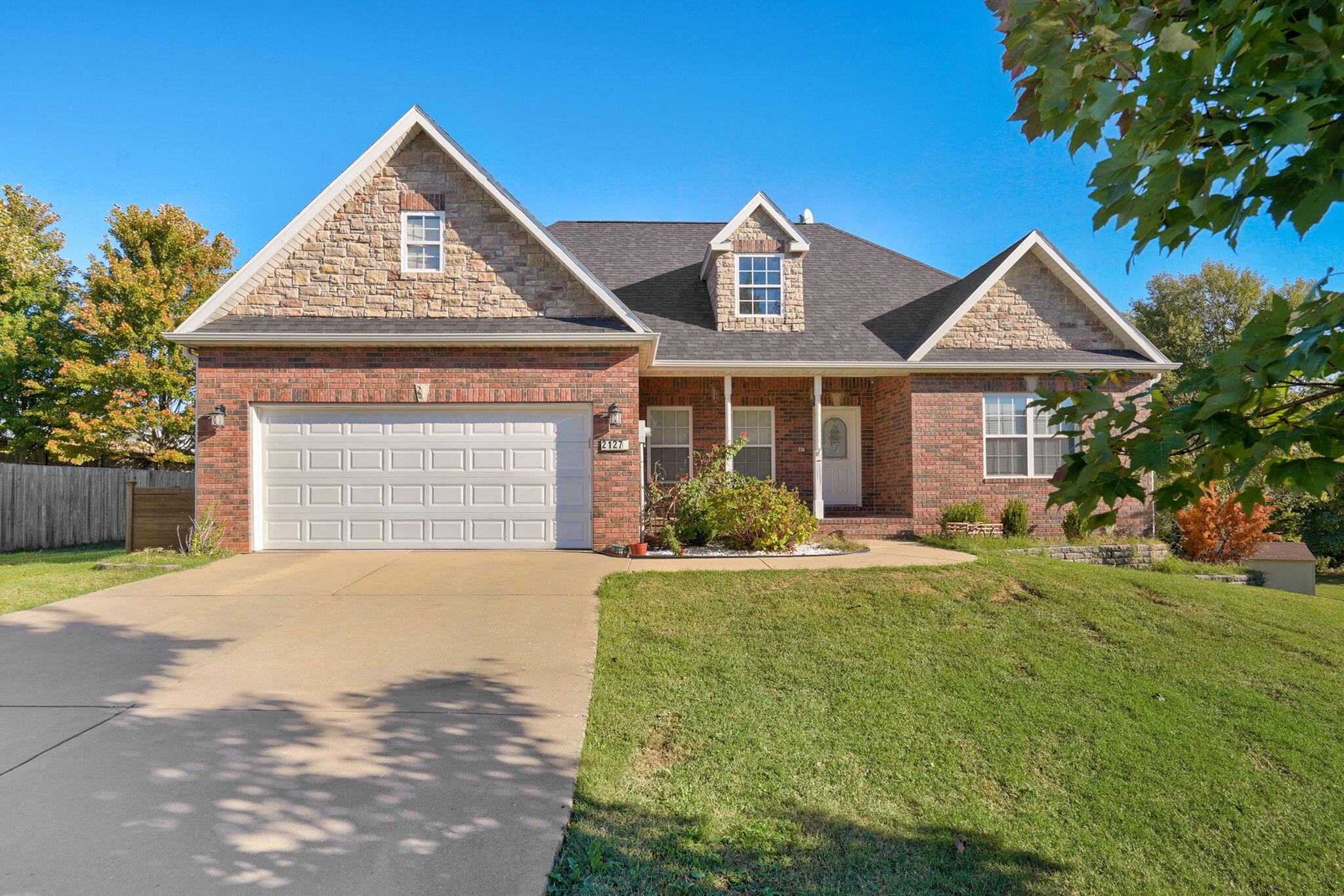 2127 N Williamsburg Lane