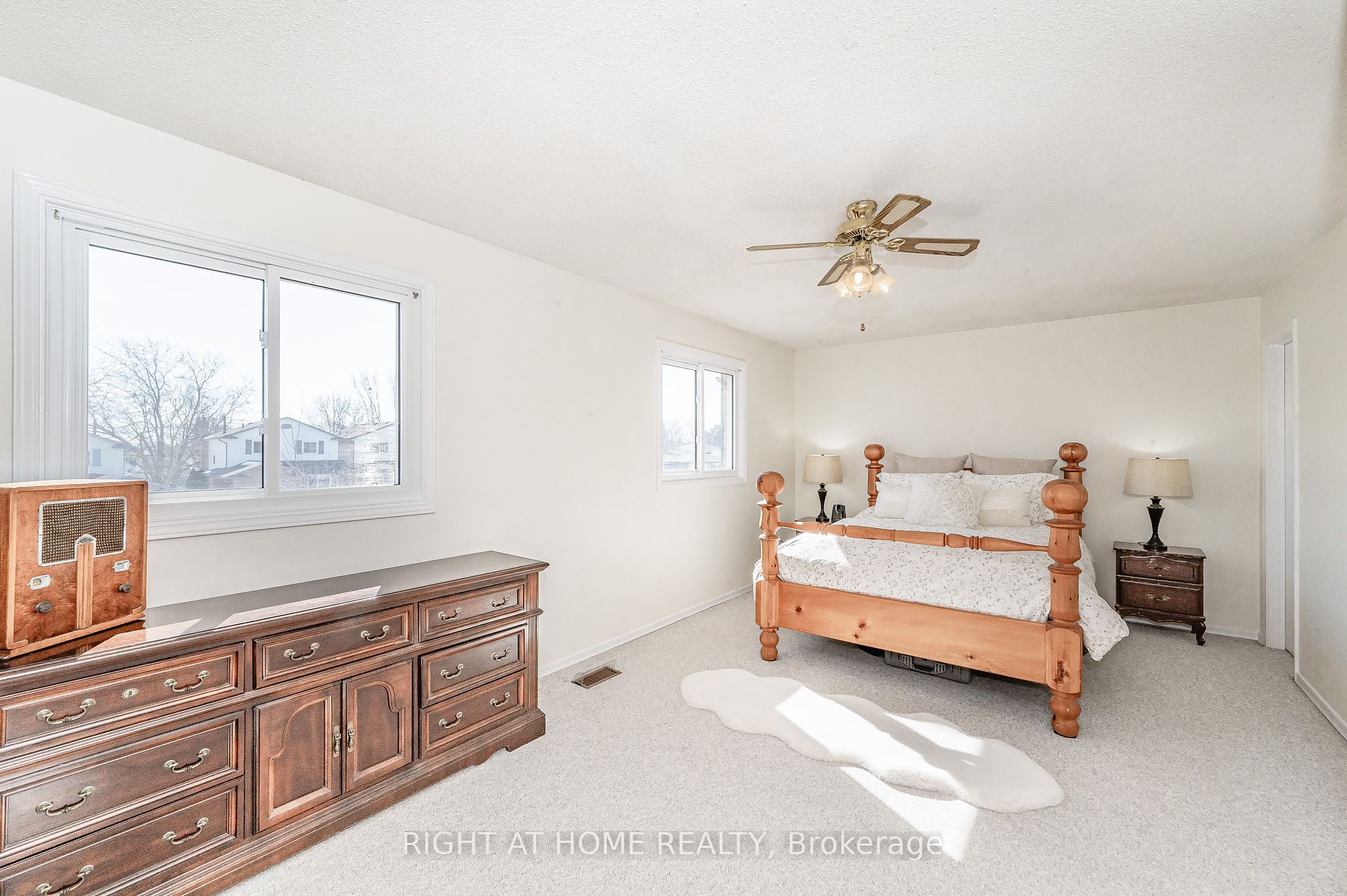 2211 Manchester Dr