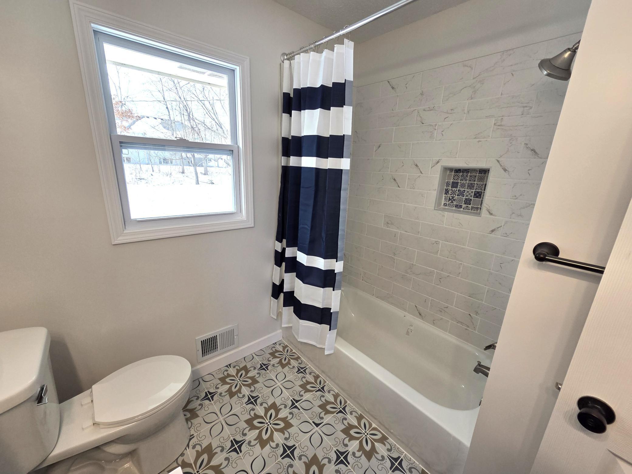 11209 Independence Avenue N