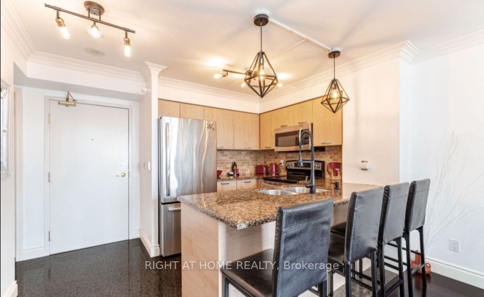 55 Harrison Garden Blvd 703