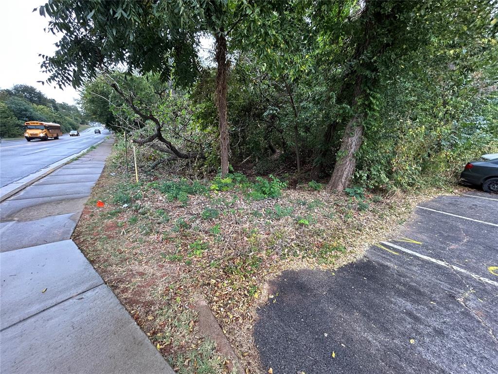 Perfect for creative use as a vacant lot — consider food trucks, seasonal pop-ups, signage, or overflow parking (subject to city approval). Convenient location near schools, shopping, and major routes makes this a unique investment opportunity in a growing corridor. The property lies within the Regulatory Floodplain with a 20’ Drainage & Utility Easement along 15th Street. Any future development would require approval from the City of Edmond and compliance with all floodplain and drainage regulations.