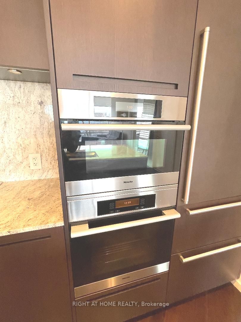 180 University Ave 5607