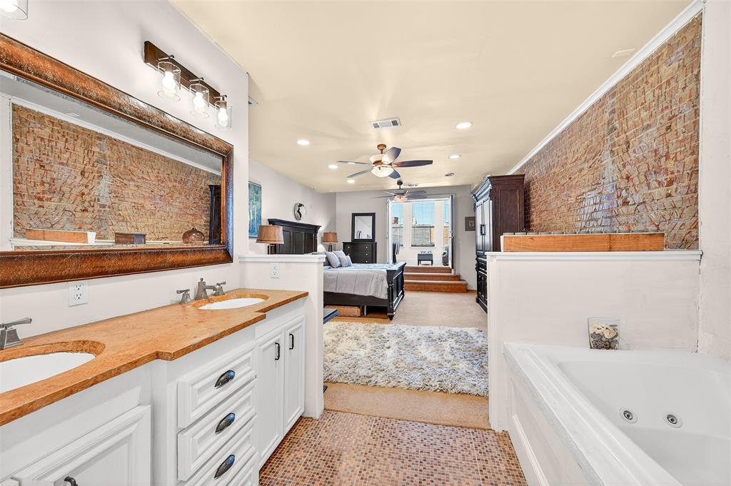 205 & 207 E Houston Street