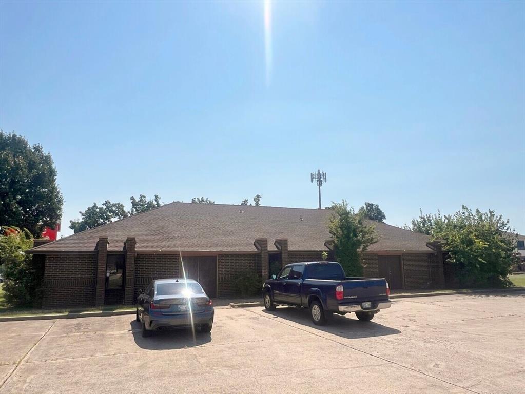 Large Office that could be an office duplex. Has 2 reception areas, 2 baths (1 HDA ) on one side and 1 HDA bath on the other. Separate  Elec, HVAC, Water on both sides. Each side has 4 offices. Lots of storage and front and back doors have heavy metal doors. Large parking area. and heavy traffic flow on 122 gives it lots of street visibility.