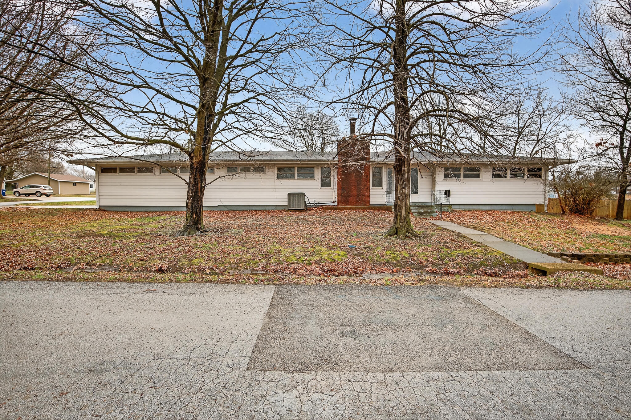 1606 W Lincoln Street