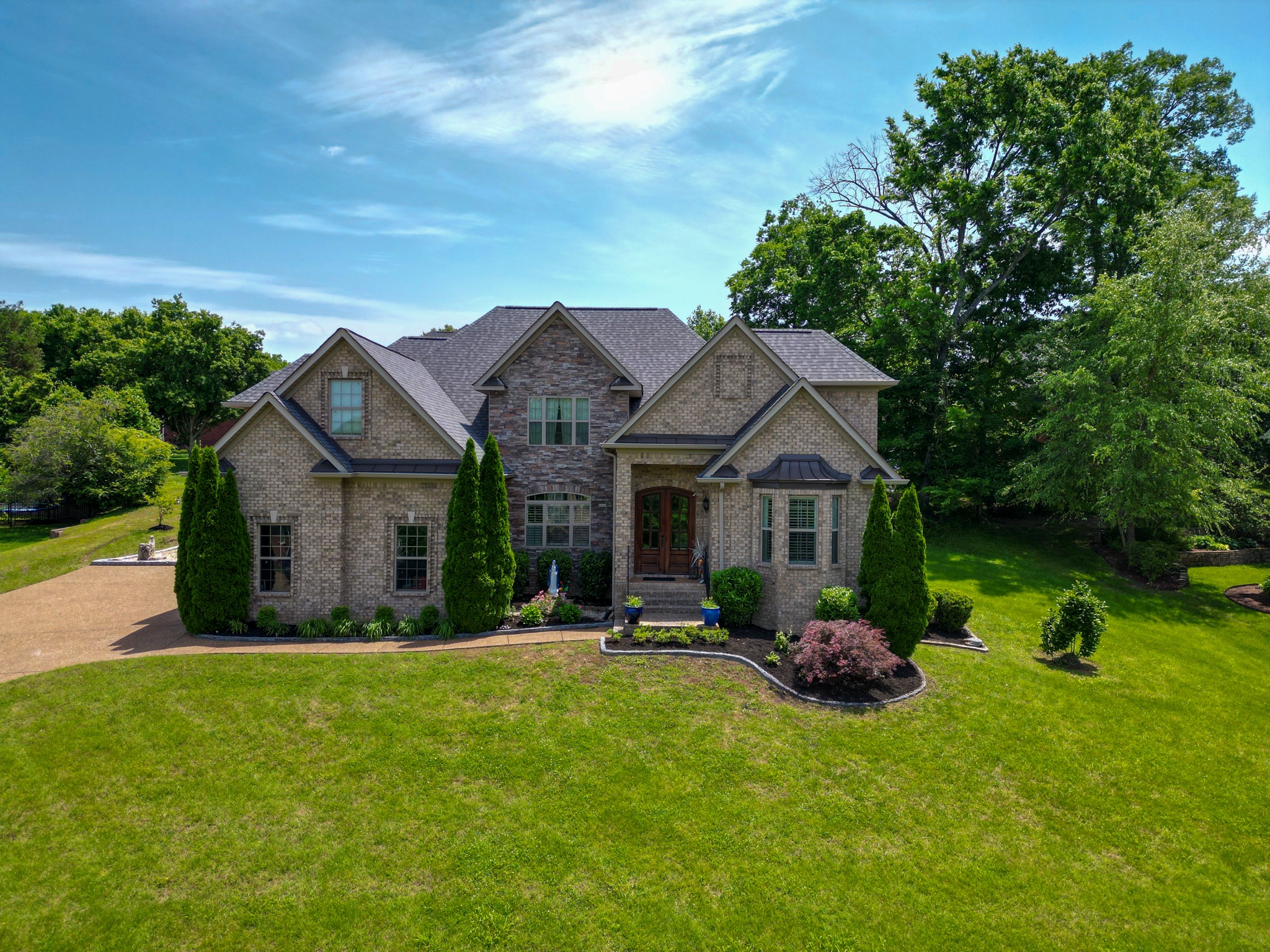 Looking for a desirable location to live? This home might be a perfect fit for you! Located in Fountain Brook and Willowmet combine subdivision, where you can find an easy way to many surrounding for shopping malls, Restaurants and parks for outdoor exercise. This is the house is offer with 5 bed rooms, 3 full baths, Kitchen and dinning room, a formal dinning room also an office space with French doors style. Living room that has a high Ceiling feature. Crow molding and hard wood through out the main level. A large main suite with Jacuzzi bath tub and separate stand shower and large closet. On second level  there is a Media room with other 3 bed rooms and a full bath room. out to the back of the house is a covered patio surrounding with privacy landscape. This house is ready to move in immediately. Freshly paint, mulching landscape, and brand new gas stove.