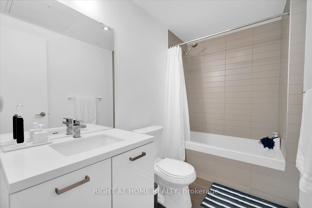 11 Charlotte St 402