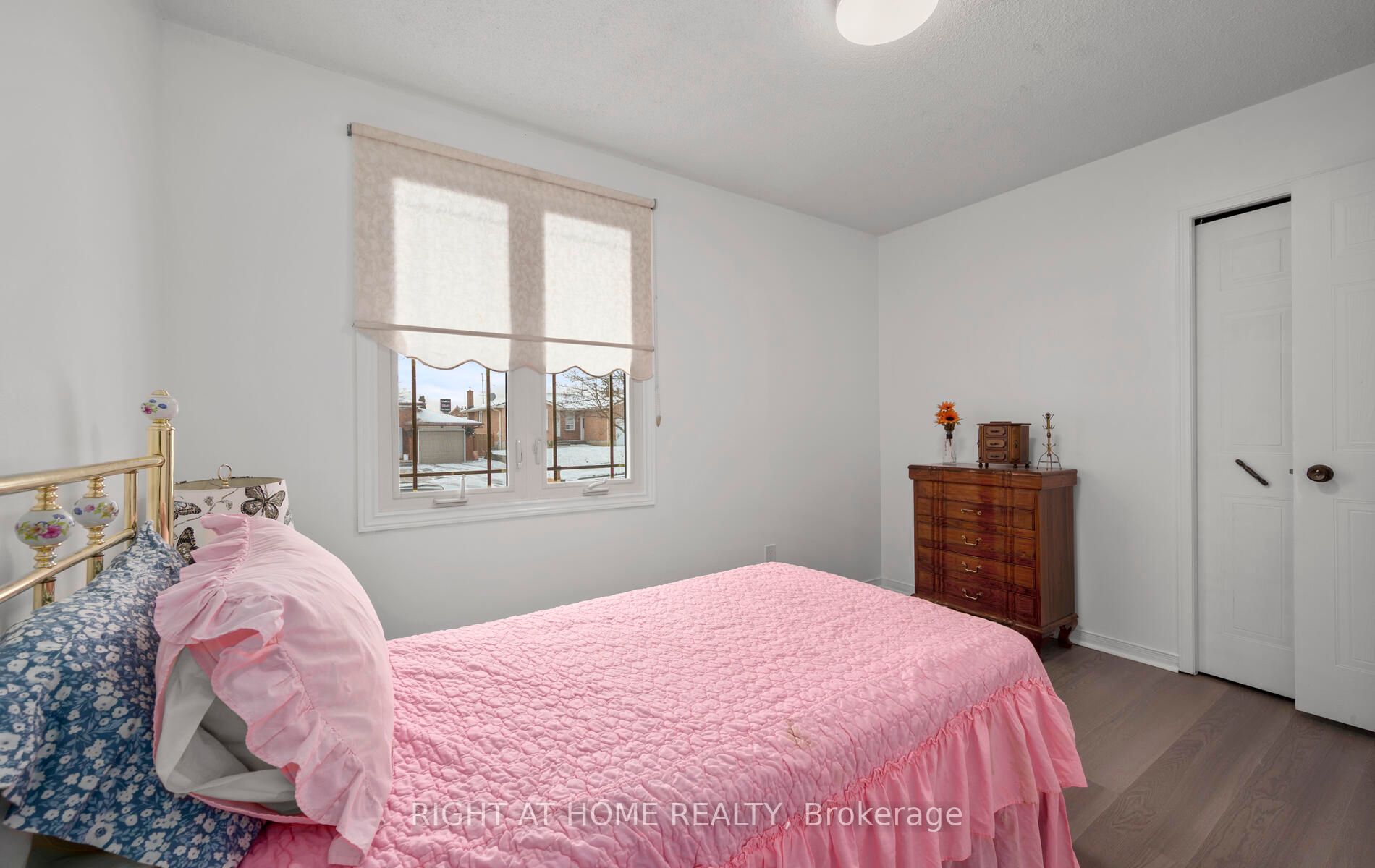 2 Ridgeview Dr