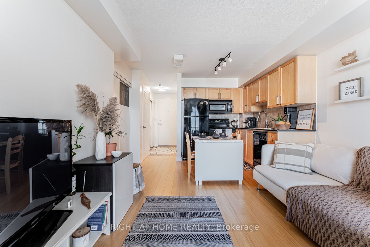 1369 W Bloor St 1410