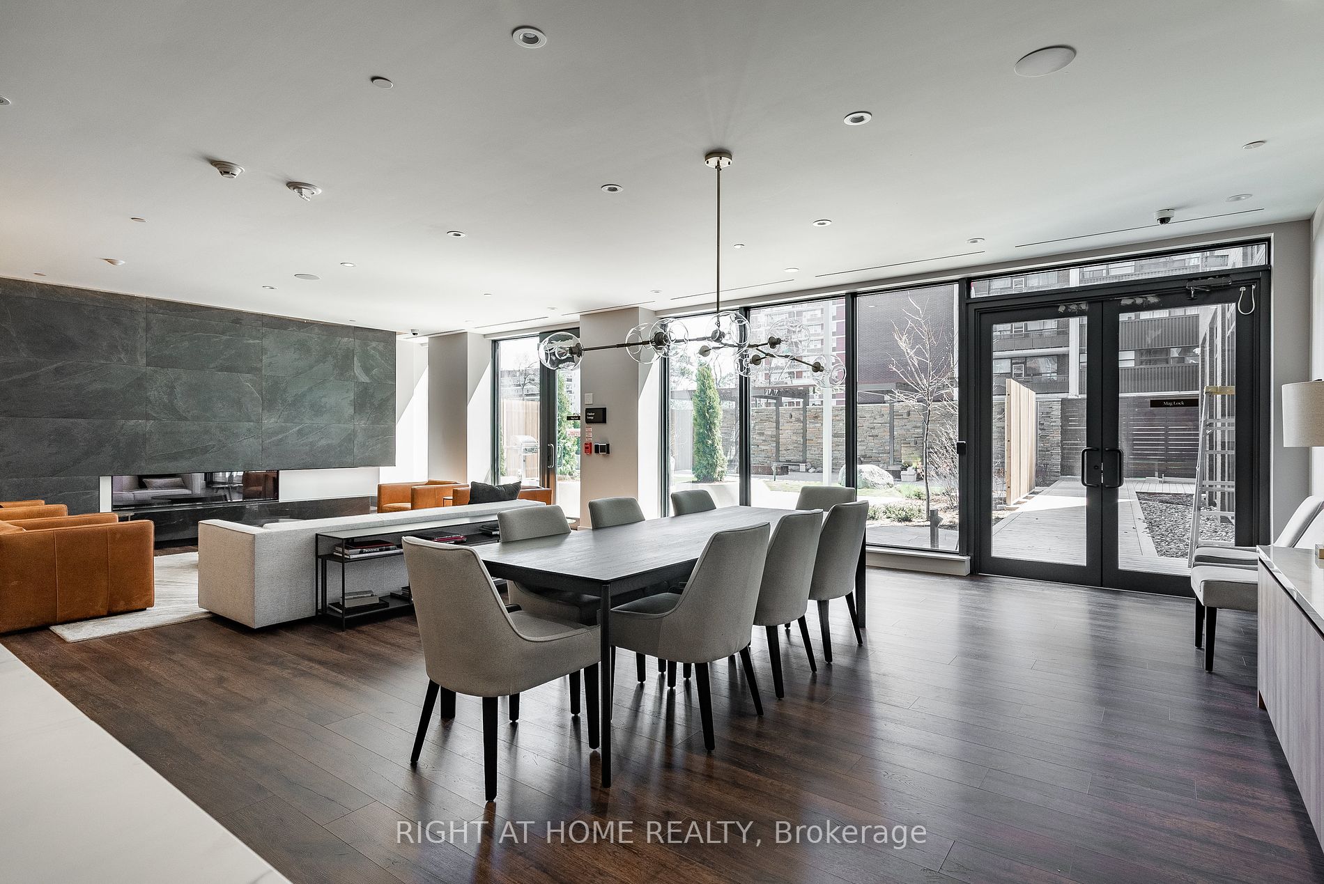 21 E Park St 802
