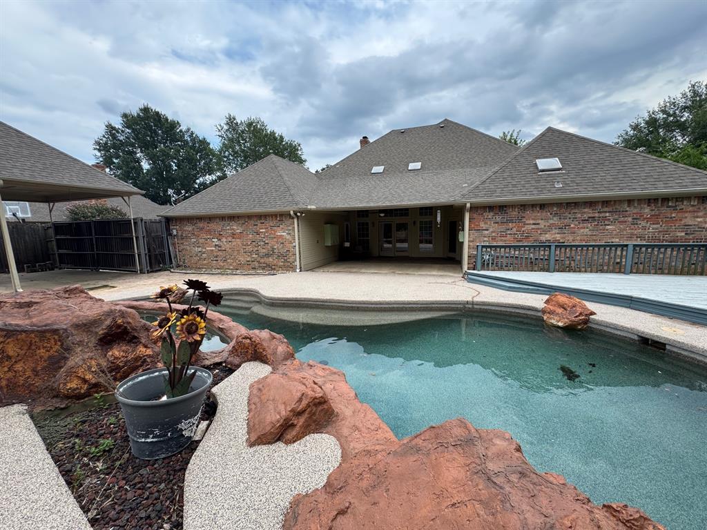 2865 Oak Creek Drive