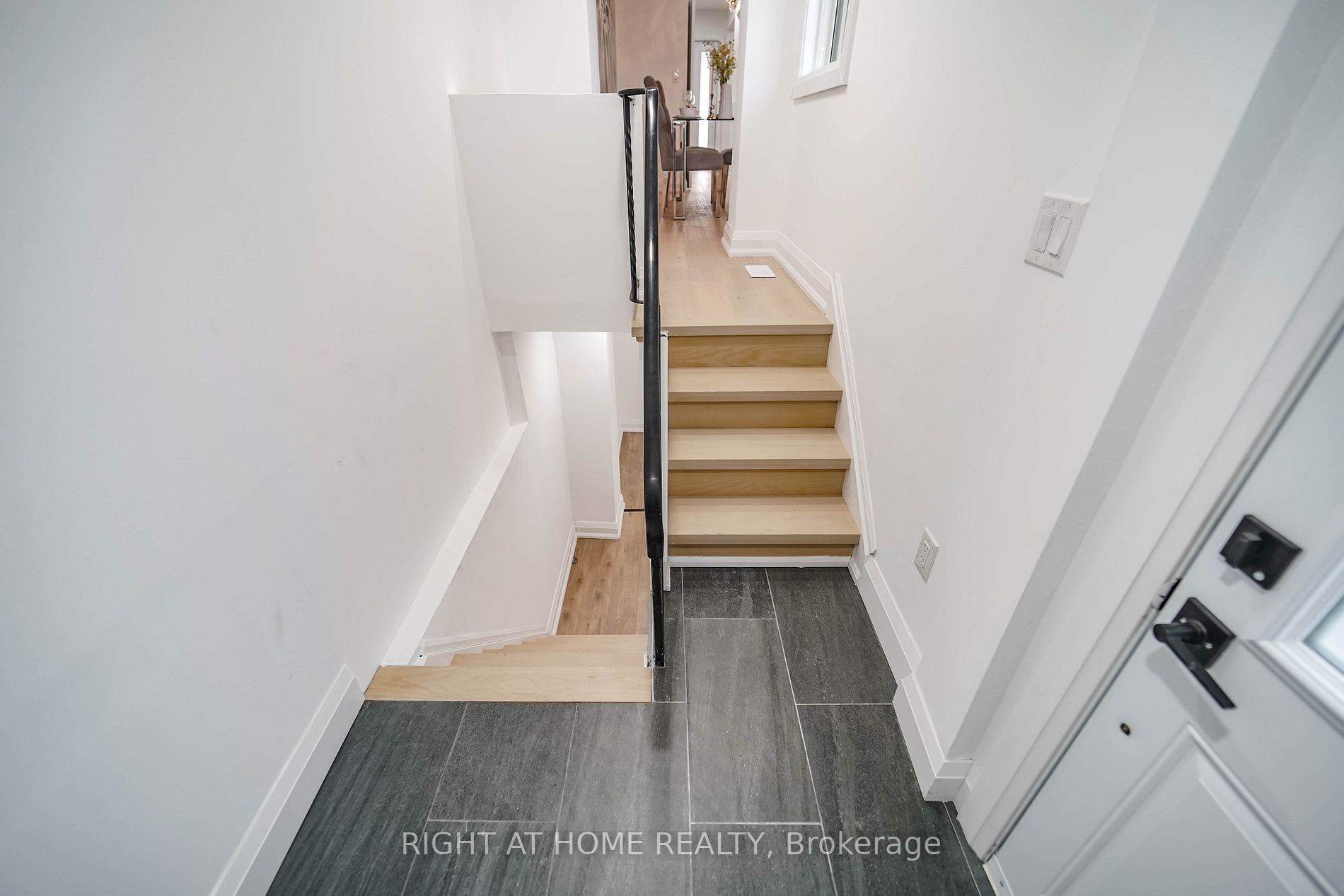 801 Coxwell Ave