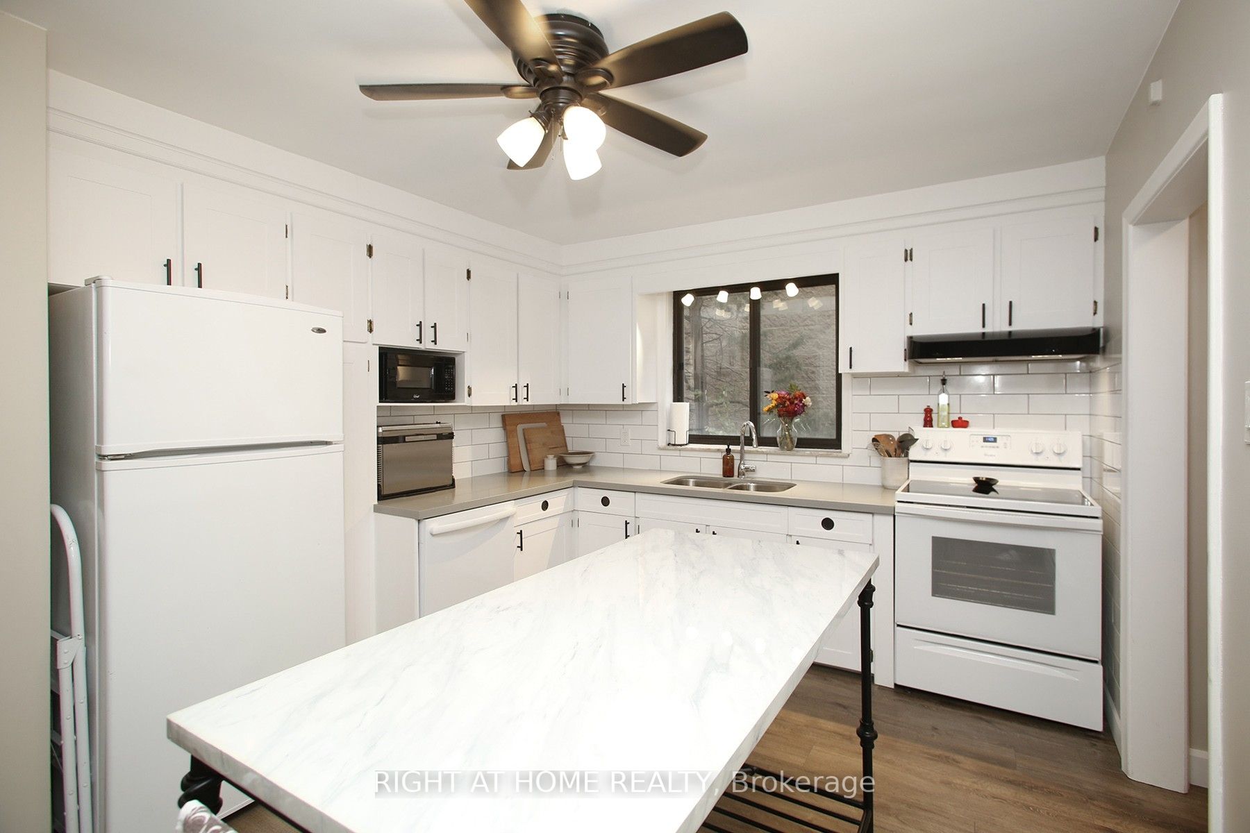 339 E Sheppard Ave 2