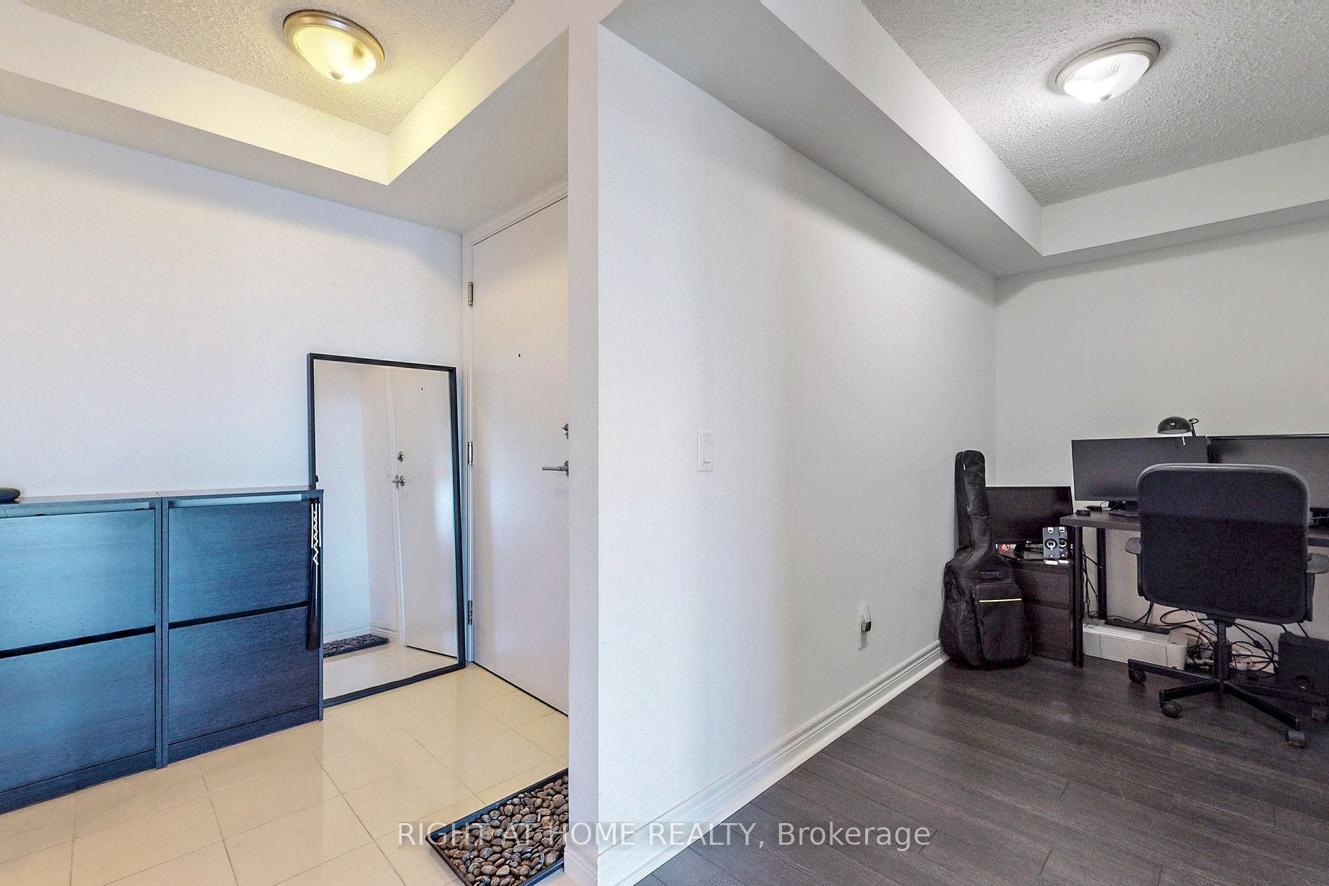 50 Town Centre Crt 1911