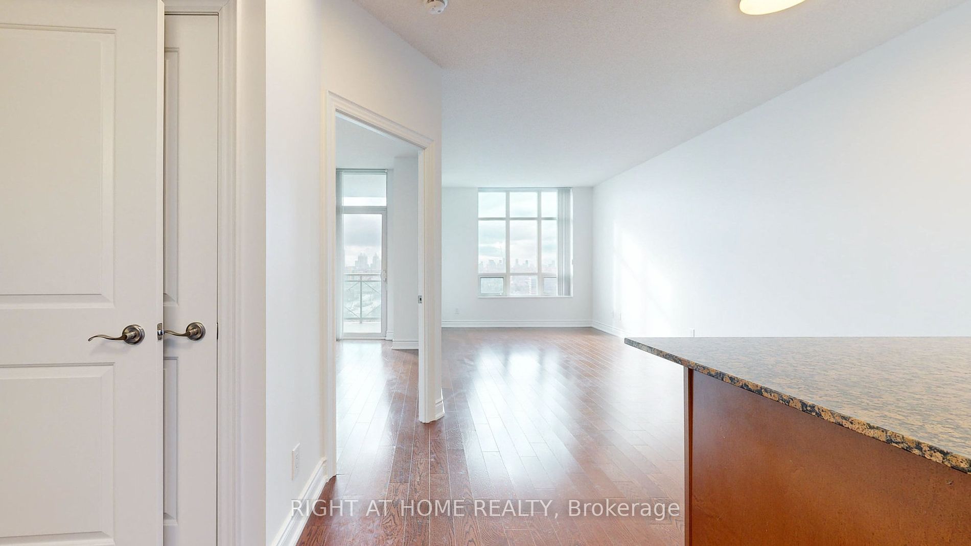 10 Bloorview Pl 1706