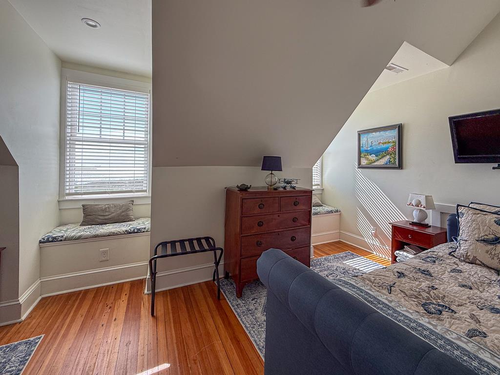 212 Bay Ave 9A