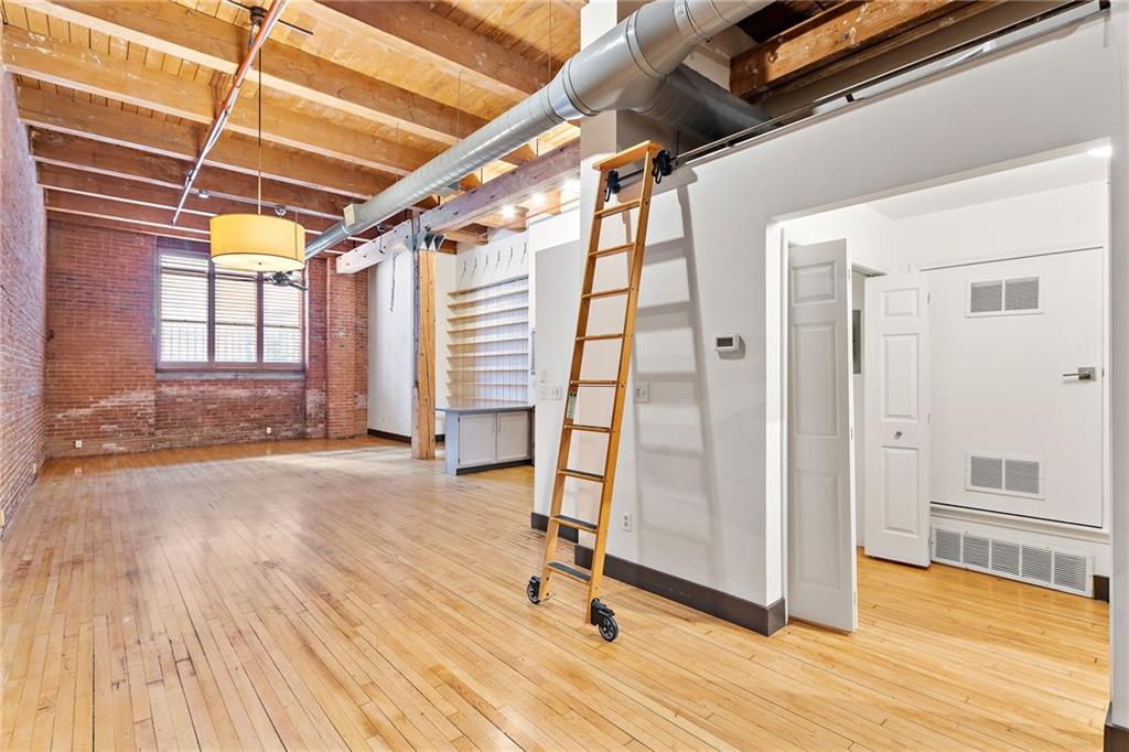 306 W 7th Street 101