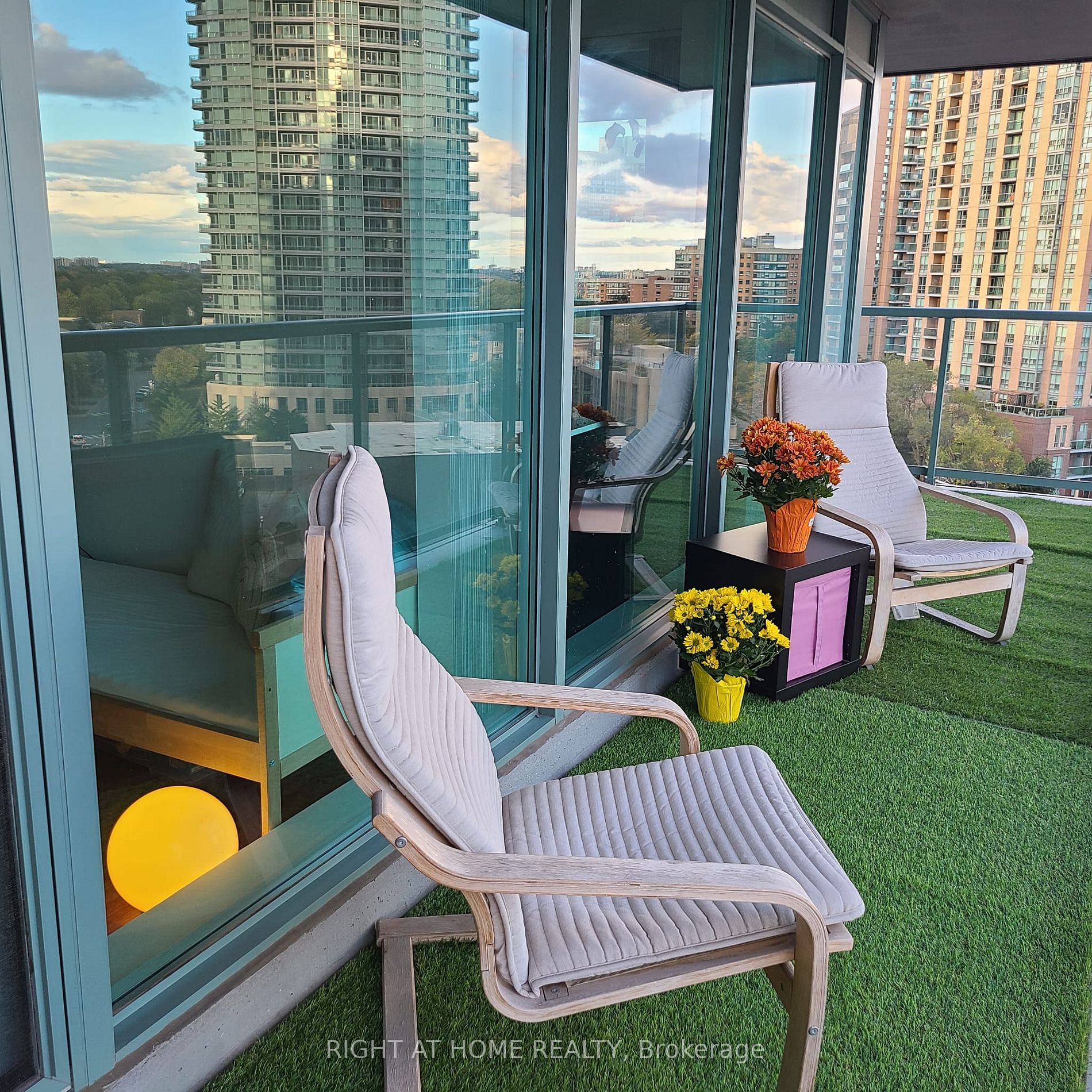 5500 Yonge St 1002