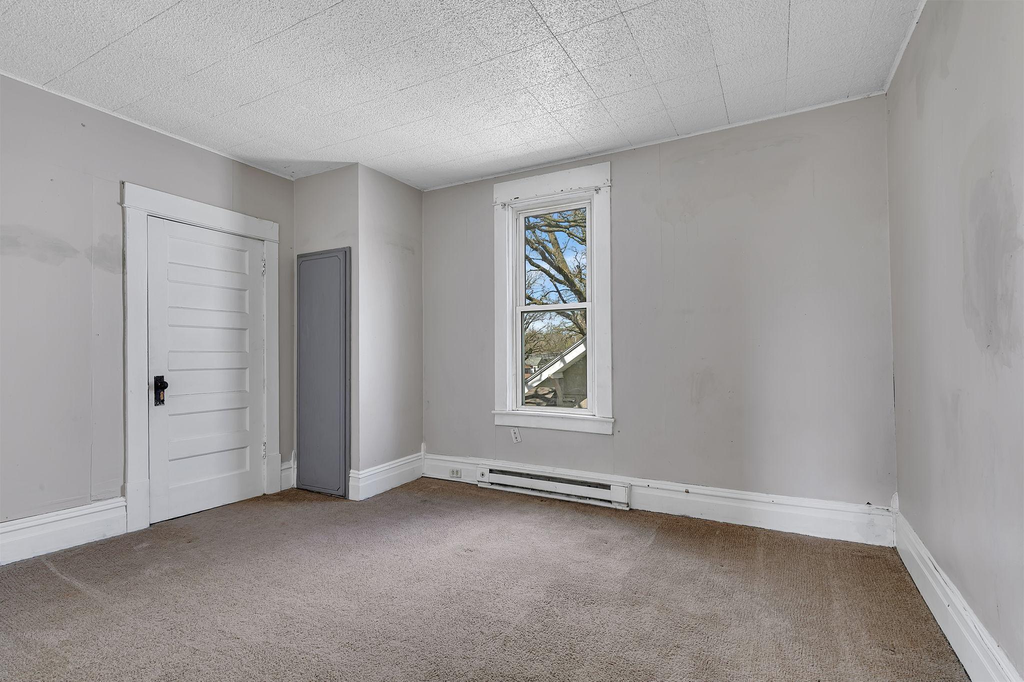 215 3rd Avenue NE