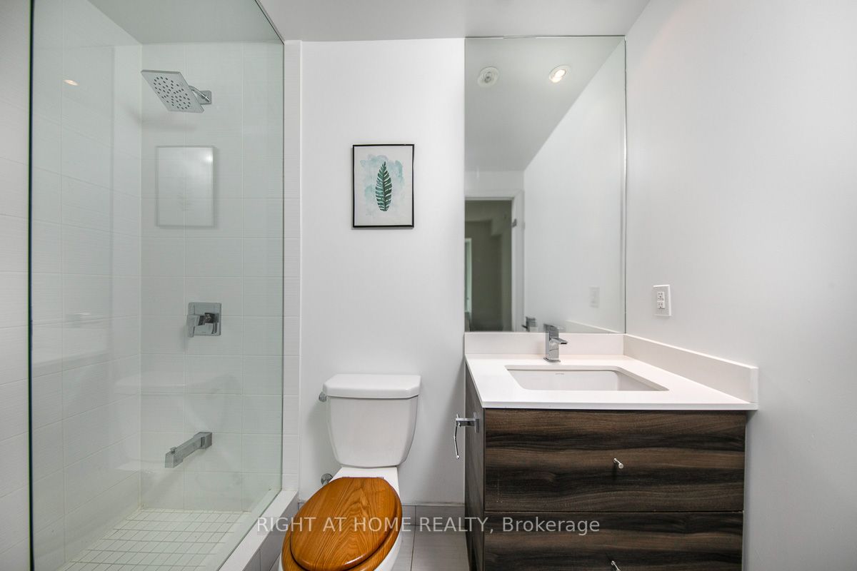 525 W Adelaide St 932