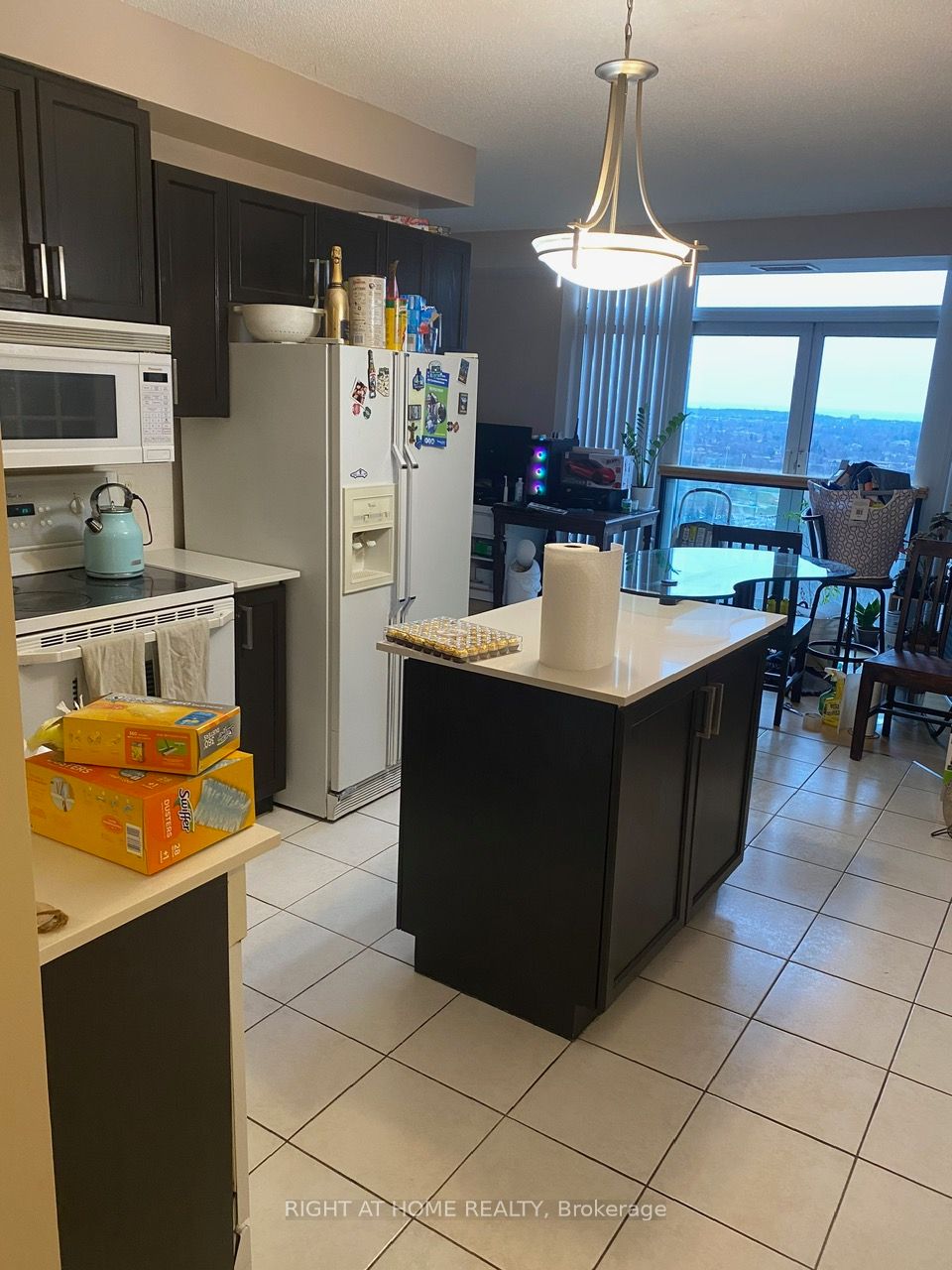 200 E Burnhamthorpe Rd 1504