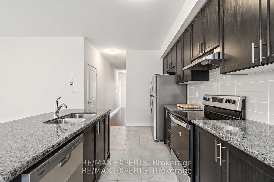 33 Kinloss St