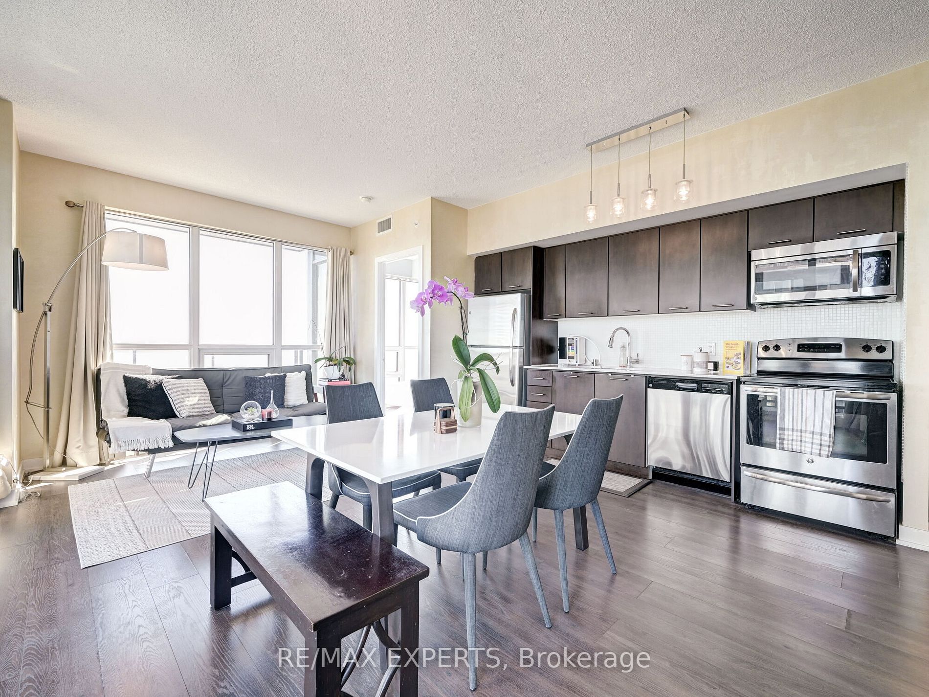 2212 W Lake Shore Blvd 4001