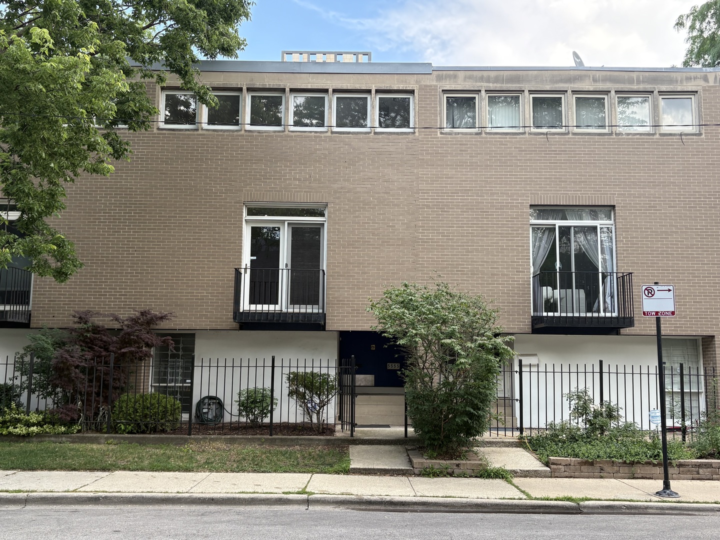 On the market for the first time in many years, this charming 4-bedroom, 2 full-bath "E" townhouse is located on a quiet street in the University of Chicago campus neighborhood. Designed by I.M. Pei in the early 1960s, it features a wonderfully laid out open floor plan on three above-grade levels and is in excellent condition, freshly painted throughout and with upgraded baths and kitchen (stainless appliances). Hardwood floors throughout the upper levels. Central a/c. Lower level family room opens to a private garden behind the house. Street parking is ample with a purchased City zoning permit.  There is also a private parking lot and playground on the block for the homeowners in this association. Just a short walk to the University campus and both Lab School locations, as well as the Trader Joe's shopping center and downtown transportation. NOTE: the HOA fee is Annual, not Monthly.