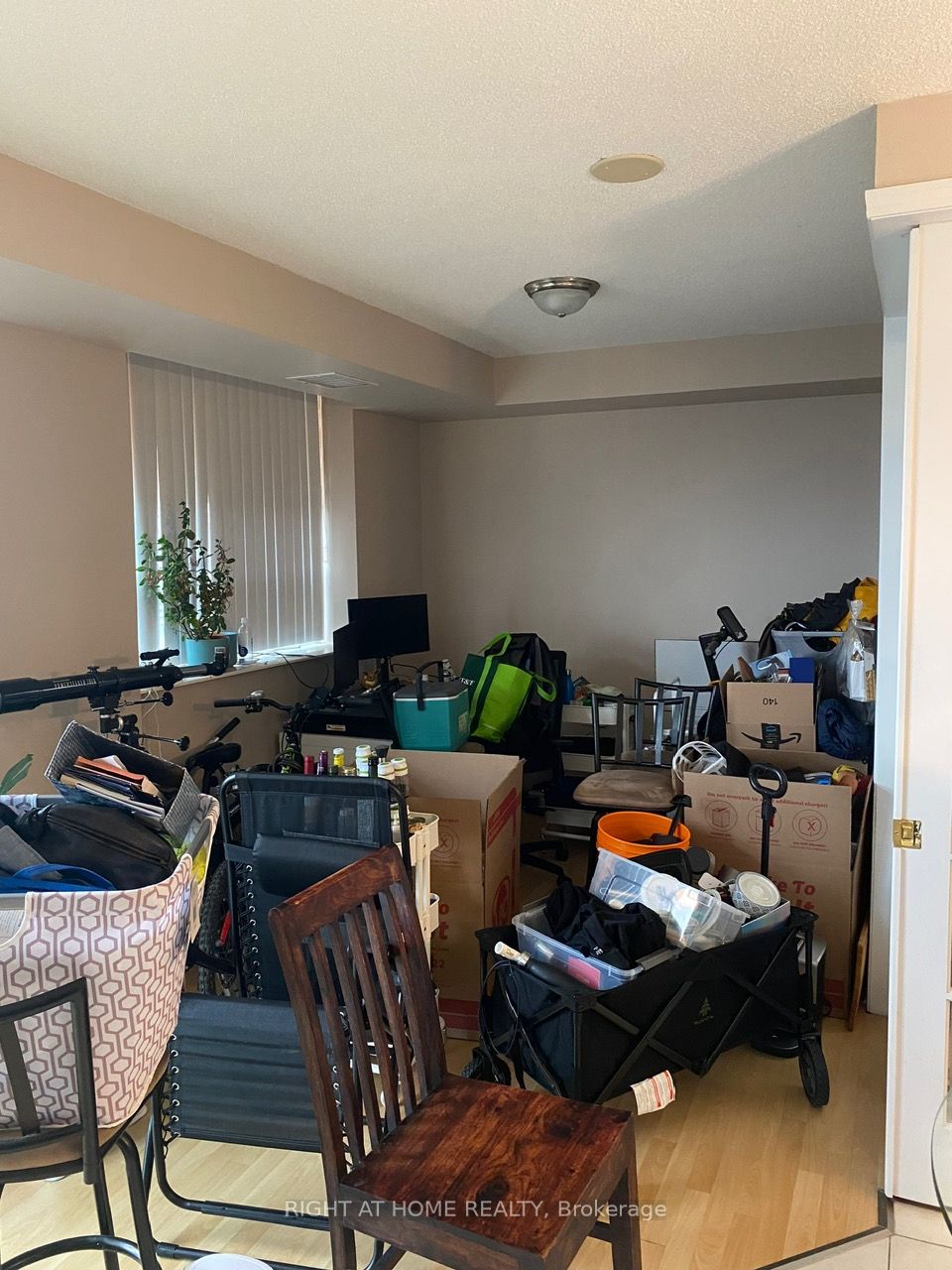 200 E Burnhamthorpe Rd 1504