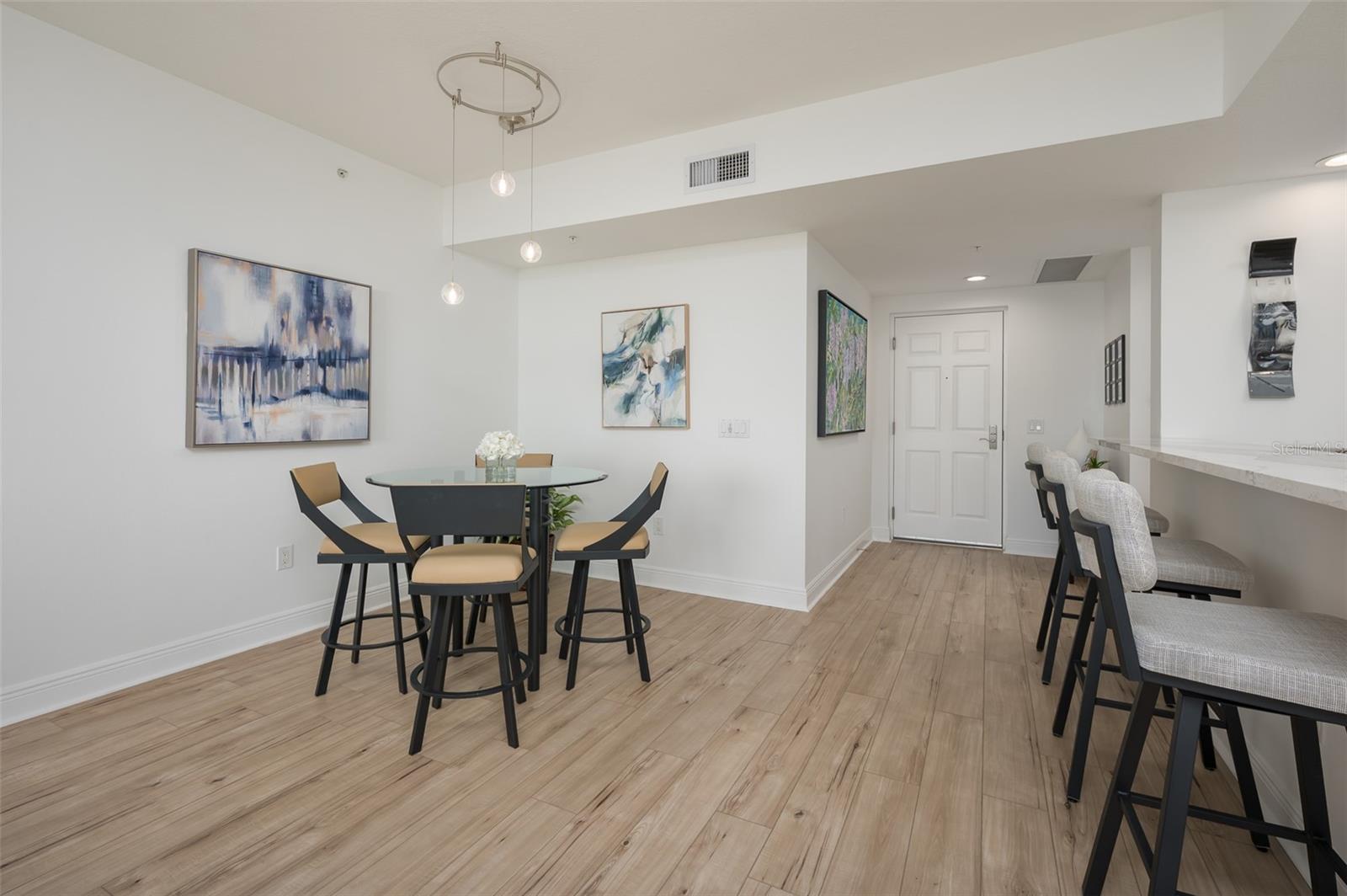 800 N Tamiami Trail 815